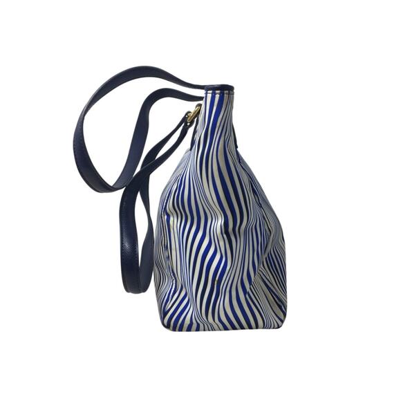 Vera Bradley Ella Tote in Blue and White Wavy Stripes - Picture 4 of 16